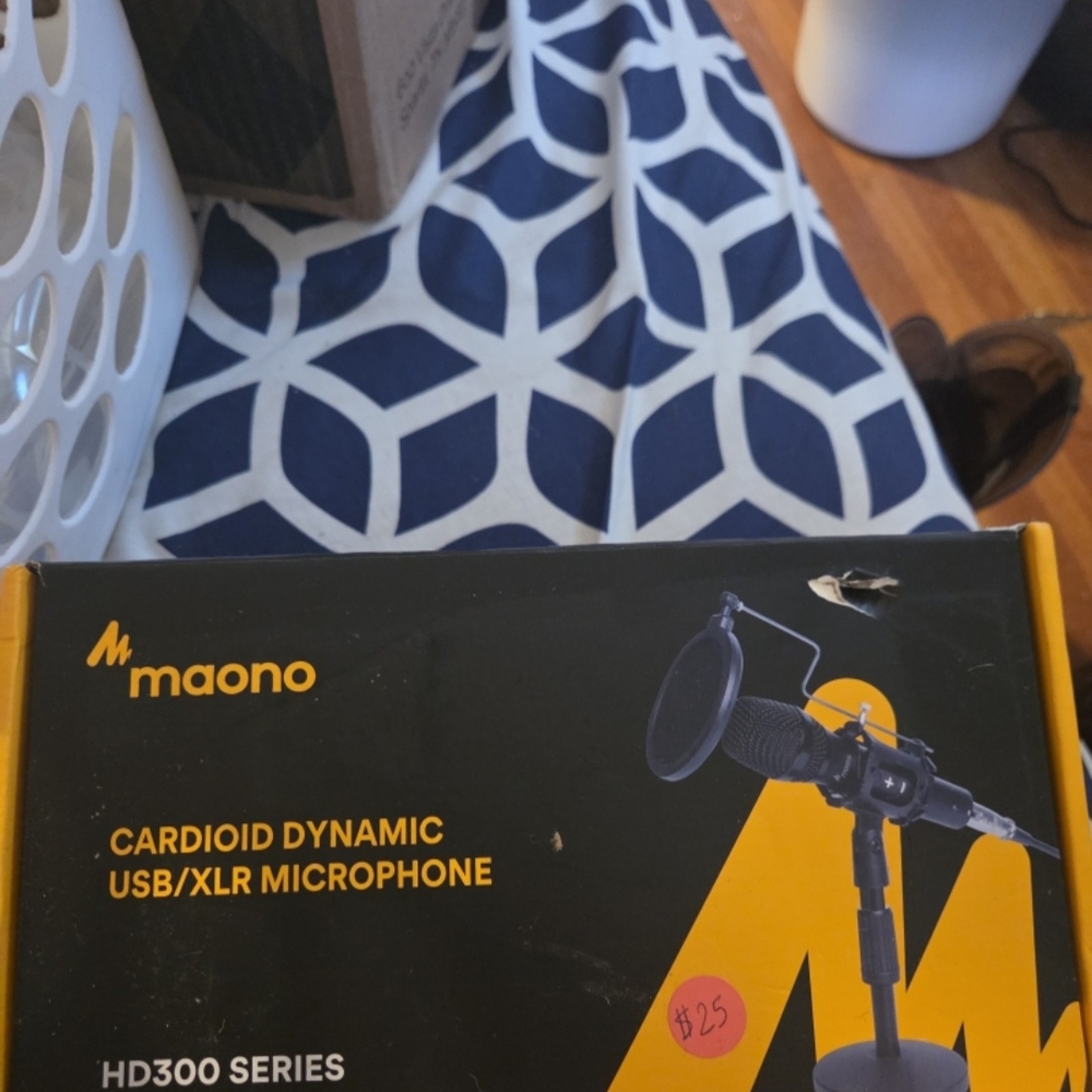 HD300 Series Black Cardioid Microphone